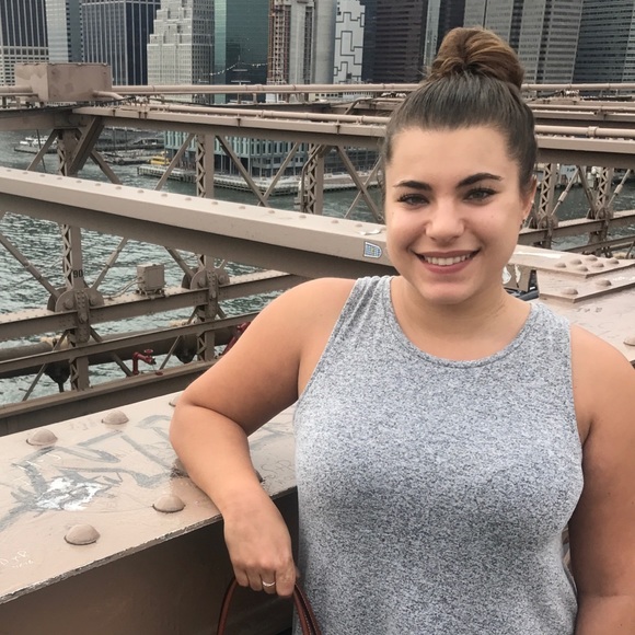 Meet your Posher, Danielle - Picture 1 of 1